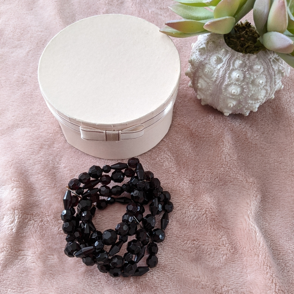 Black beads elastic bracelet
